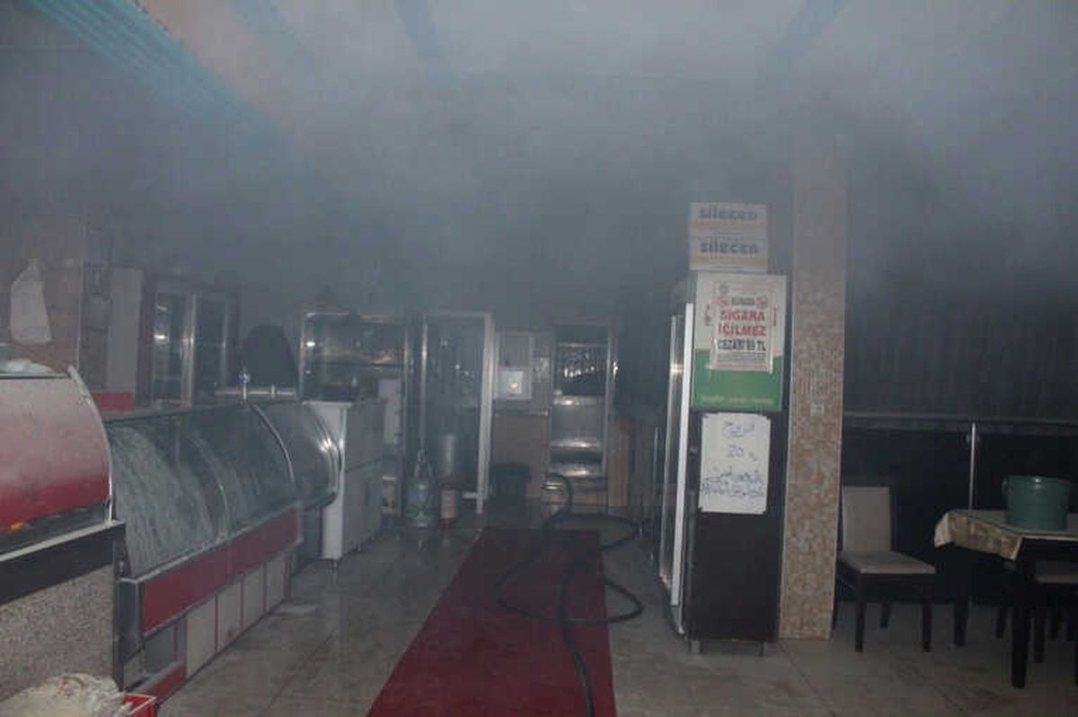 Lokanta Bacasında Yangın
