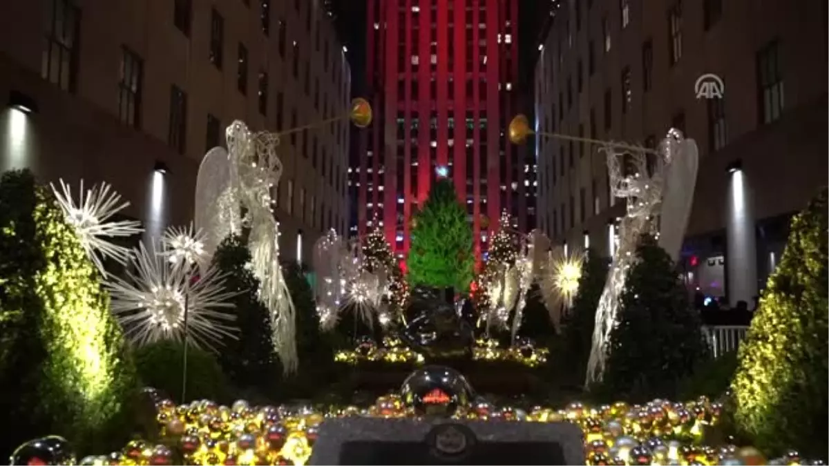 New York Rockefeller Center\'da Geleneksel Noel Ağacı Işıklandırması - New York