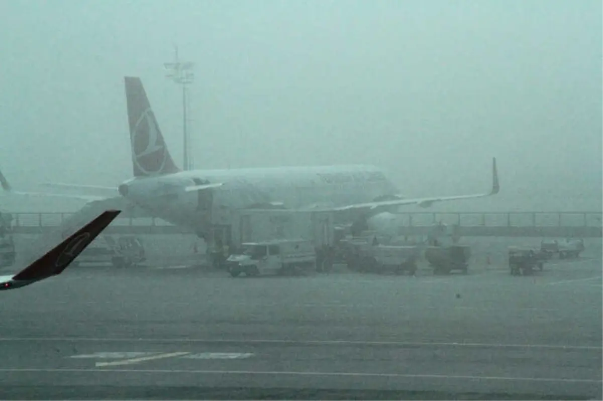 Olumsuz Hava Koşulları Nedeniyle İstanbul\'a İnecek Uçaklar Yenişehir\'e İndi