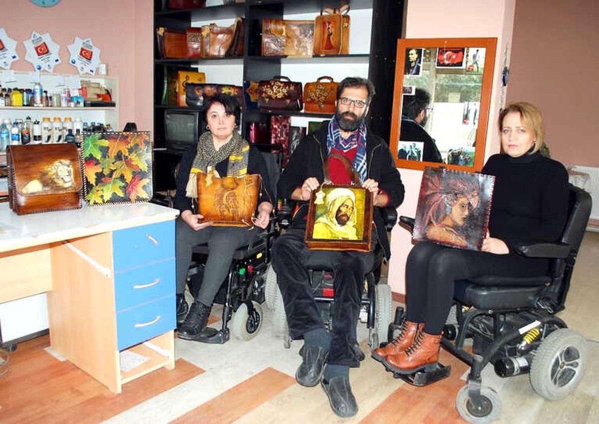 Manisa\'da 3 Engelli Birey Deriye Hayat Veriyor