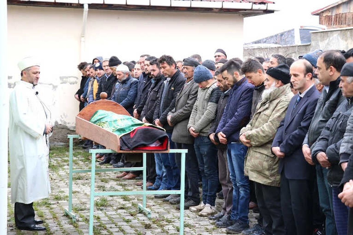 Polis Aracının Çarptığı 9 Yaşındaki Çocuk Son Yolculuğuna Uğurlandı