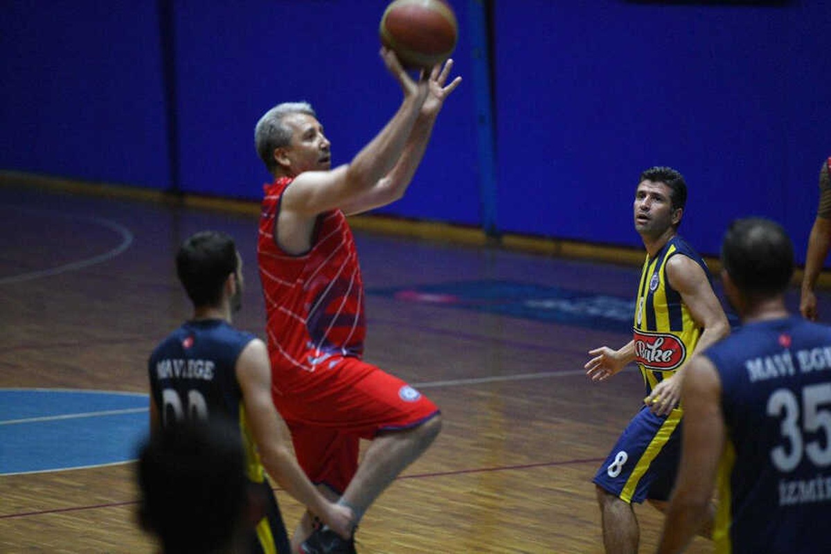 Rektör Budak, Lisanslı Basketbolcu Oldu