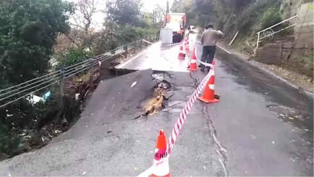 Rumeli Kavağında Yol Çöktü (2)