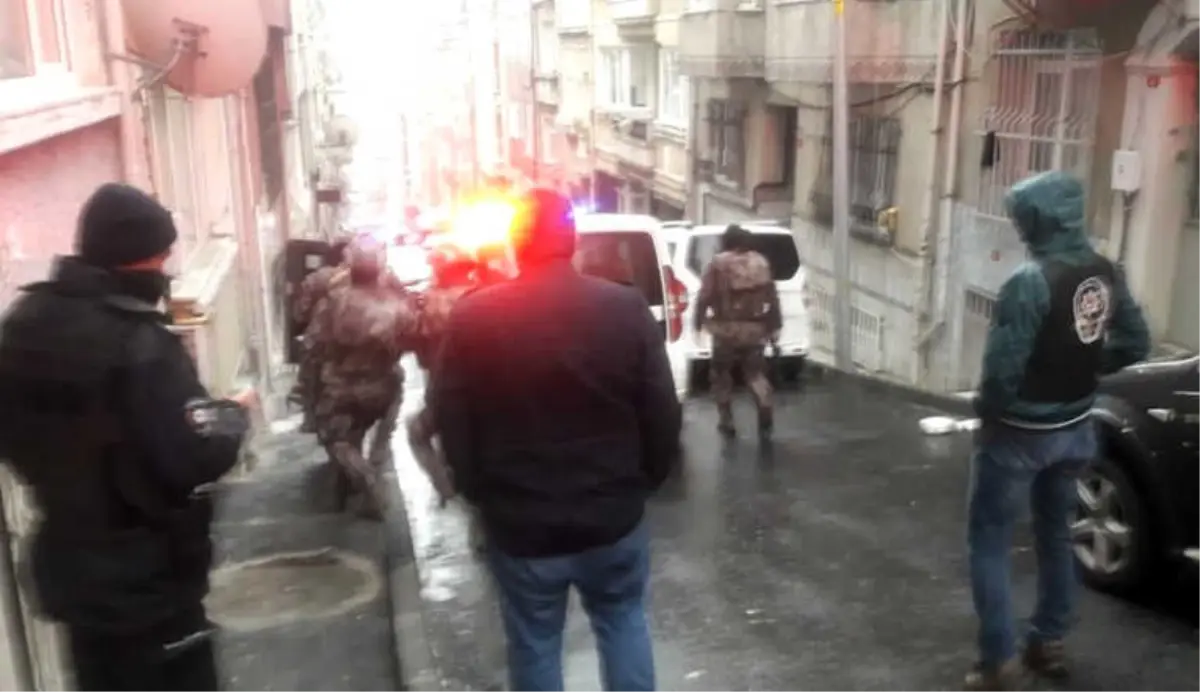 Şişli\'de Oyuncak Tabancalı Şahıs Polisi Alarma Geçirdi