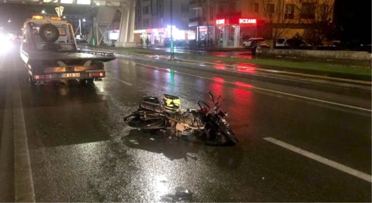 Sivas\'ta Motosiklet Yayaya Çarptı: 2 Yaralı