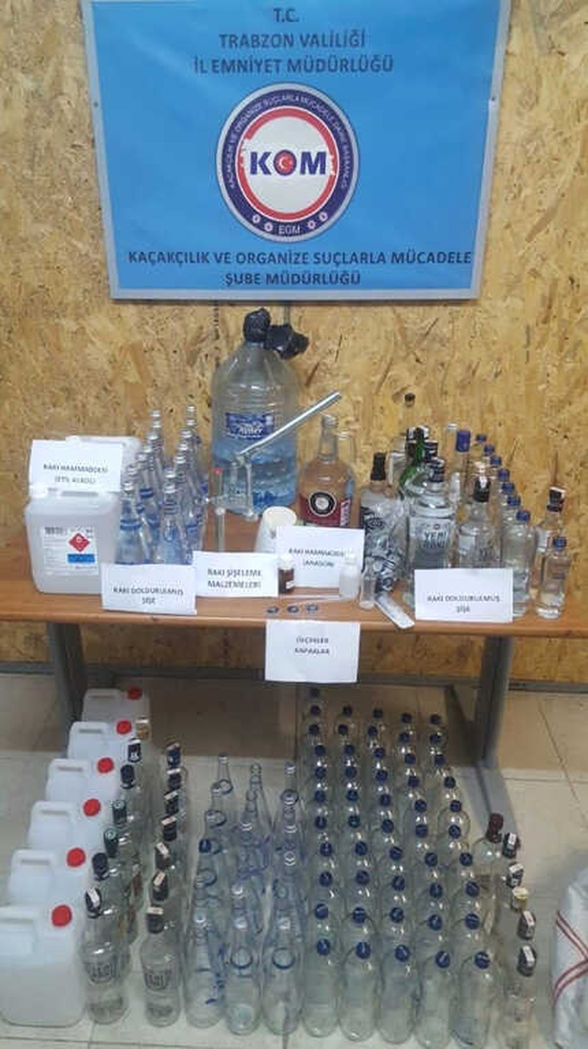 Trabzon\'da Kaçak İçki İmalathanesine Baskın