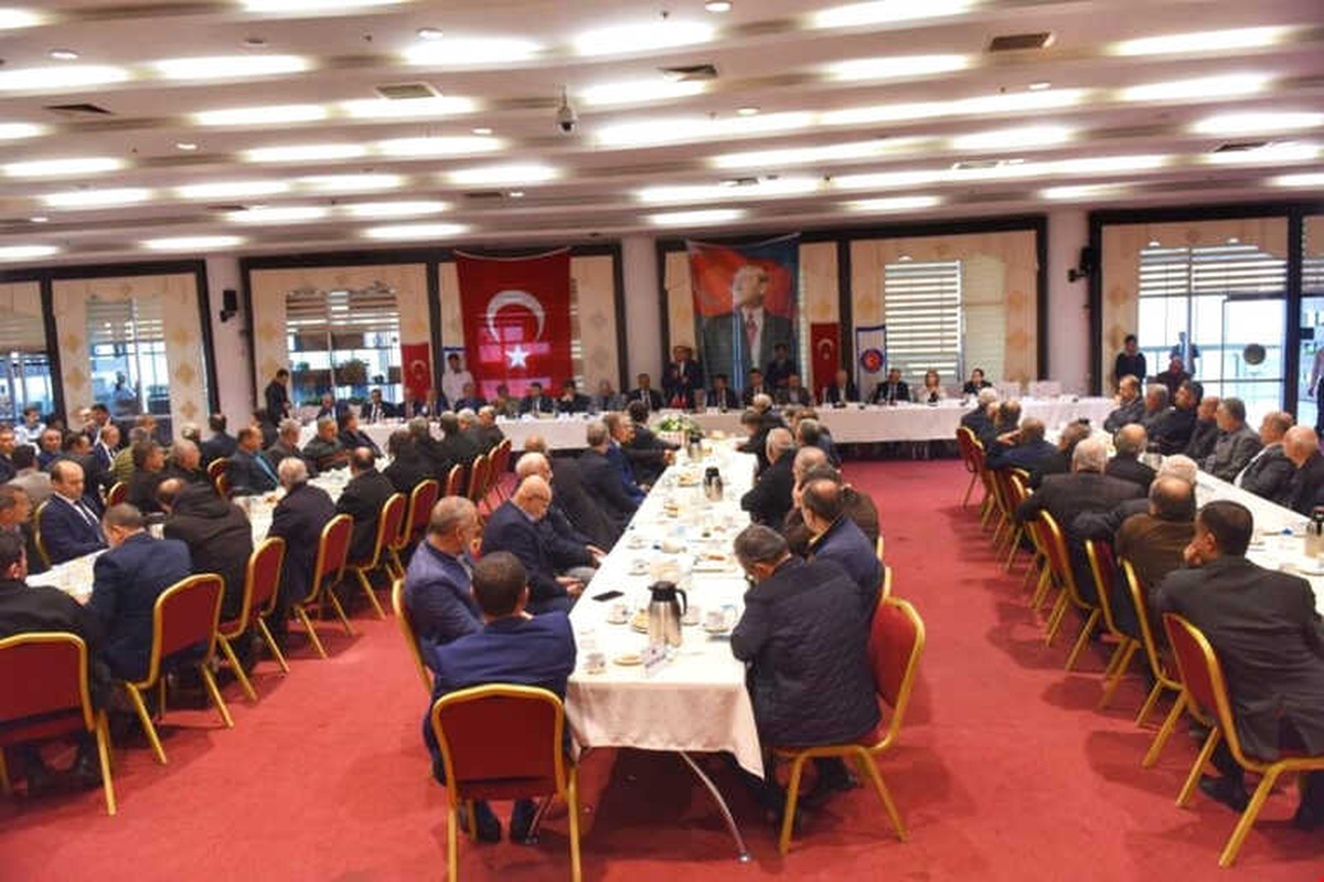 Vali Soytürk Muhtarlarla Bir Araya Geldi