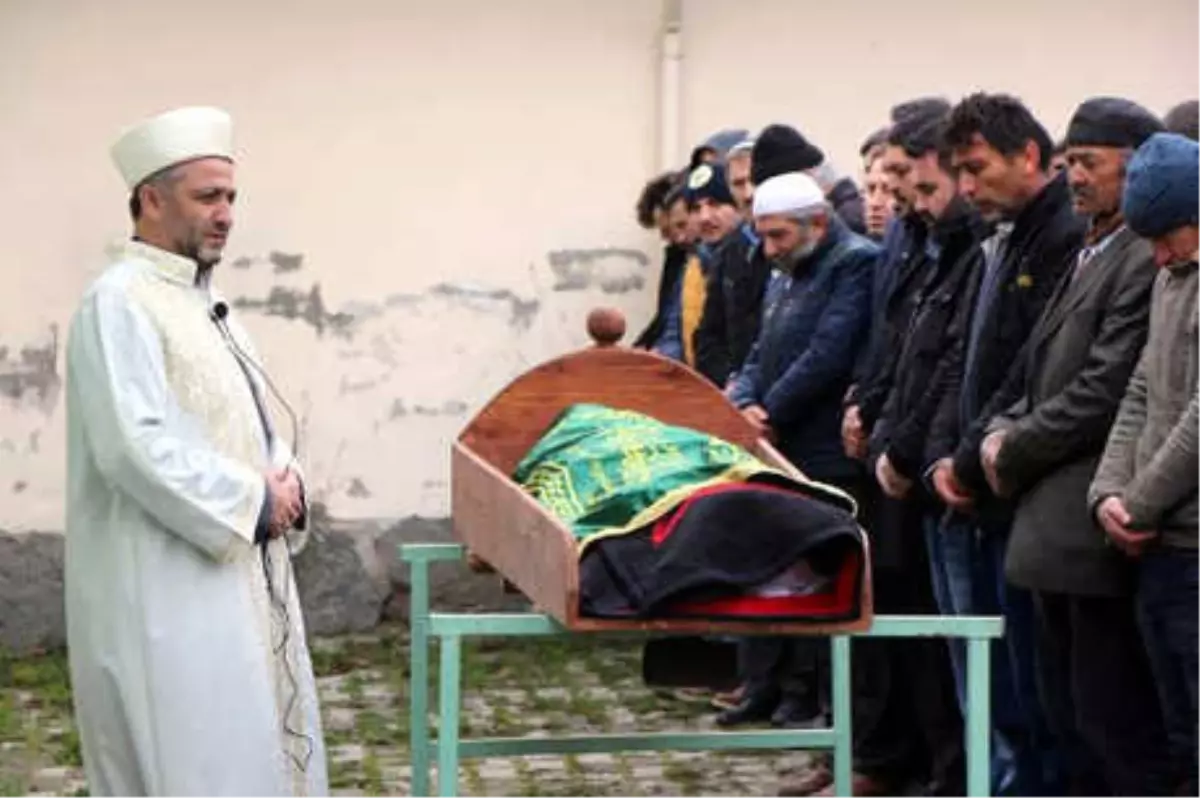 Yaralı Kediyi Eve Götürürken Polis Aracının Çarptığı Ömer Faruk, Toprağa Verildi