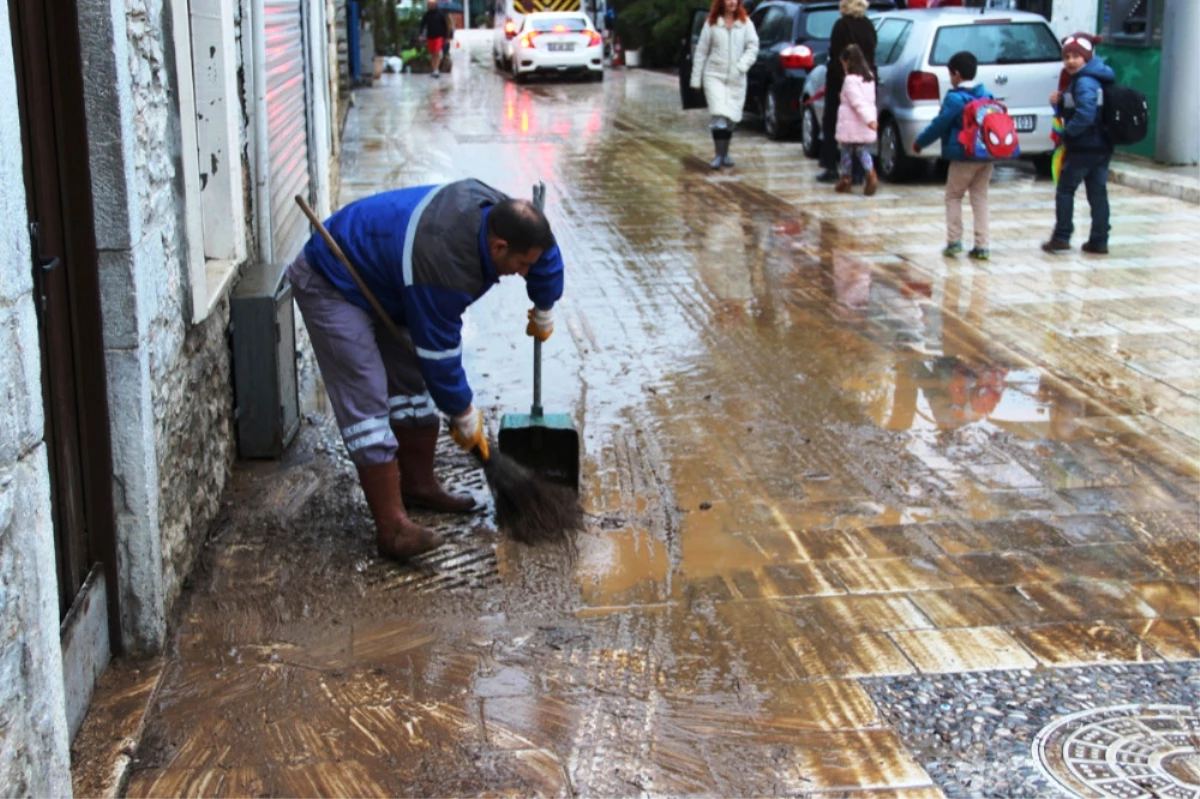 100 Araç, 50 Ev, 30 İş Yeri Sular Altında Kaldı