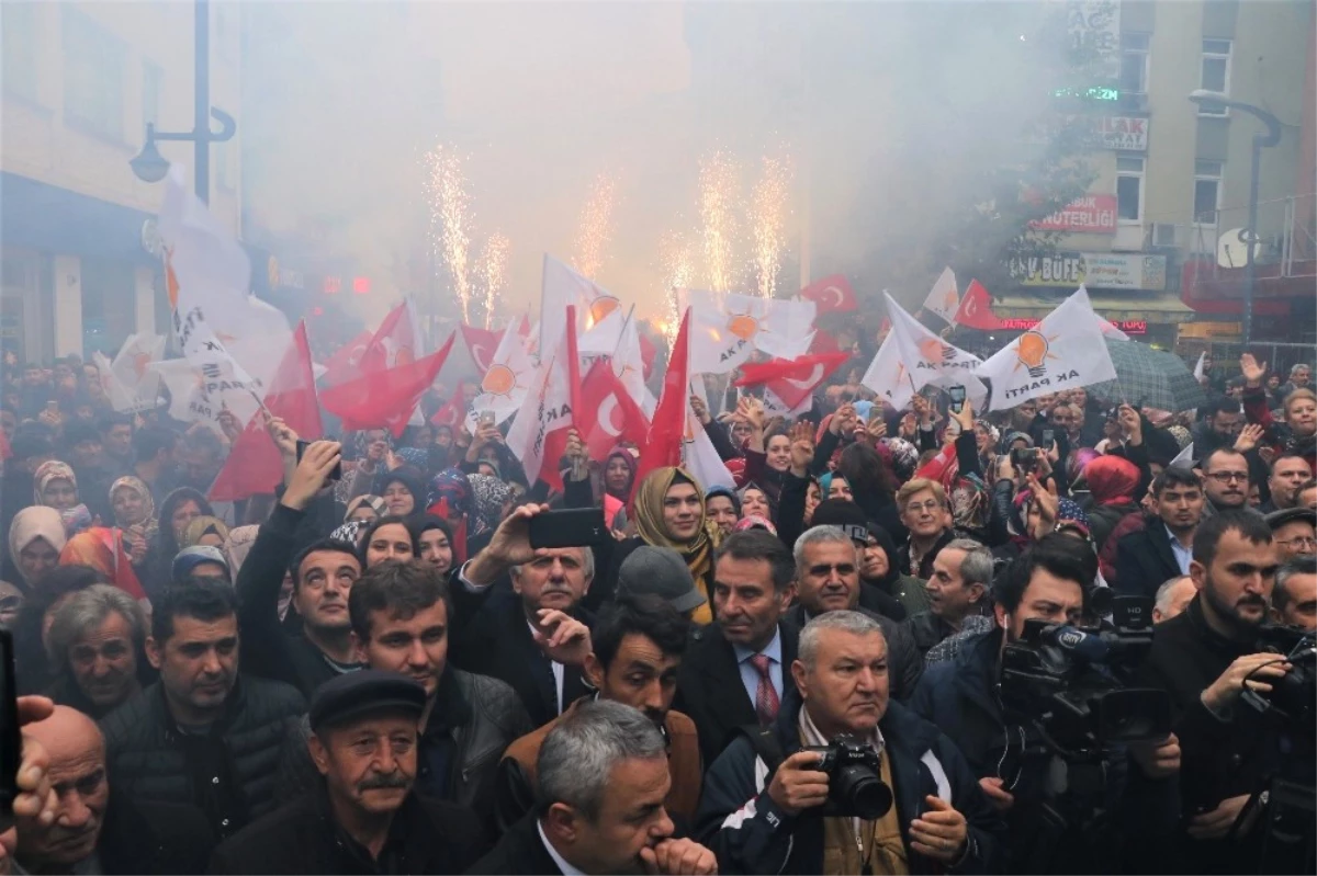 AK Parti Belediye Başkanı Adayı Uysal\'a Coşkulu Karşılama