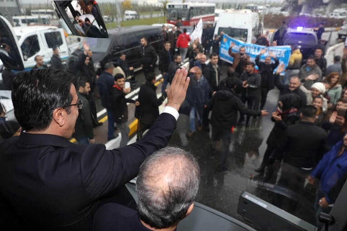AK Parti\'nin Diyarbakır Büyükşehir Belediye Başkan Adayı Atilla\'ya Coşkulu Karşılama
