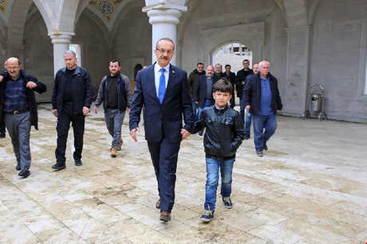 Beni Cuma Namazına Götür\' Diyen Çocuğa Validen Sürpriz