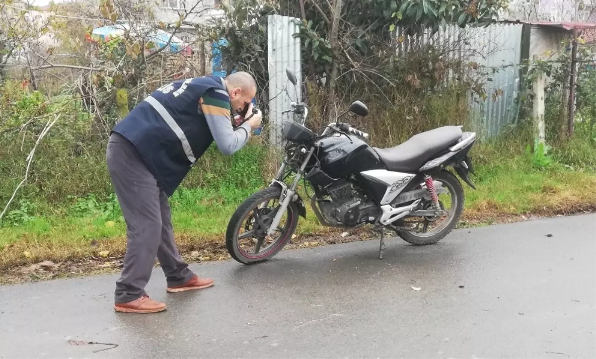 Çaldıkları Motosikleti Çalıştıramayınca Terk Edip Kaçtılar