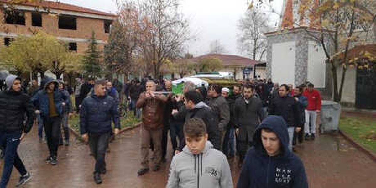 Fabrikada Konteyner Altında Kalarak Ölen 2 İşçi Toprağa Verildi