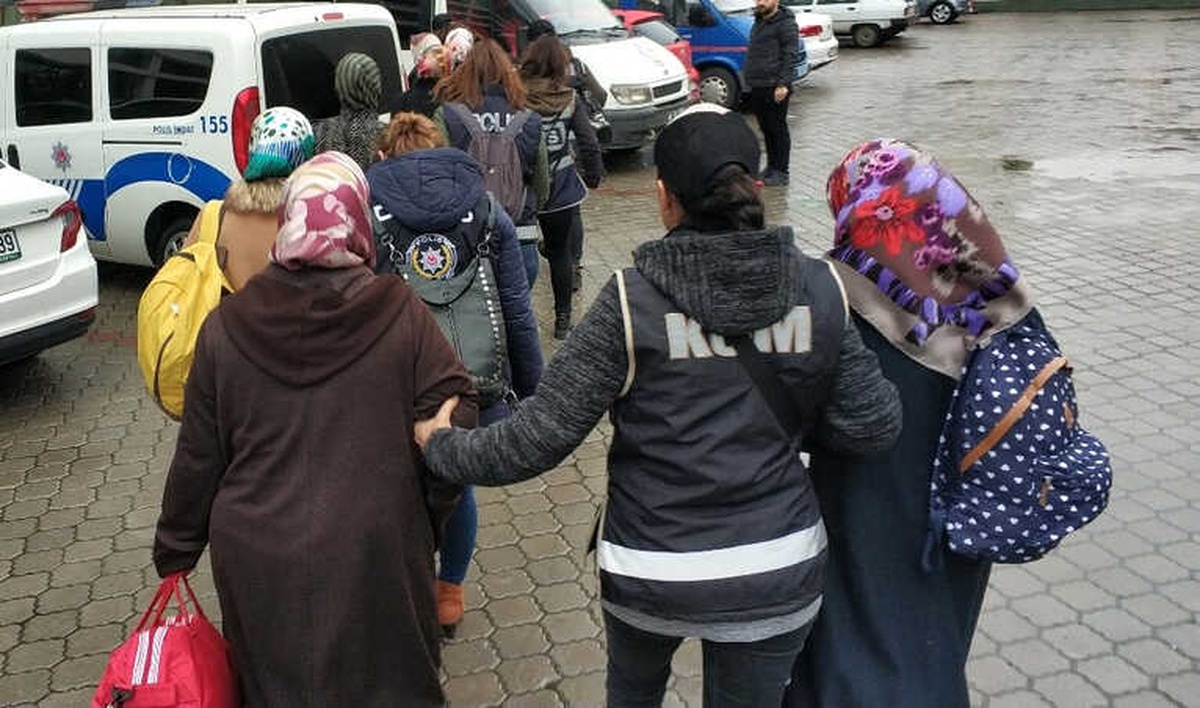 Fetö\'nün Polis Mahrem Sorumlularının Eşlerine Adli Kontrol