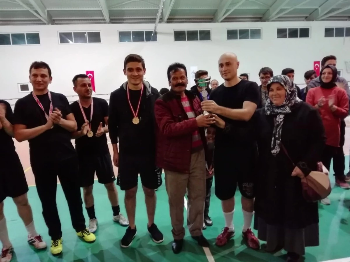 Futsal Turnuvası\'nda Şampiyon Emniyet Polis Gücü Takımı Oldu