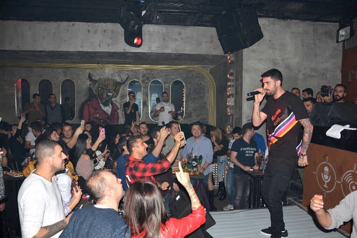 İzmir\'in Yeni Mekanına Özel Bir Partiyle Açılış