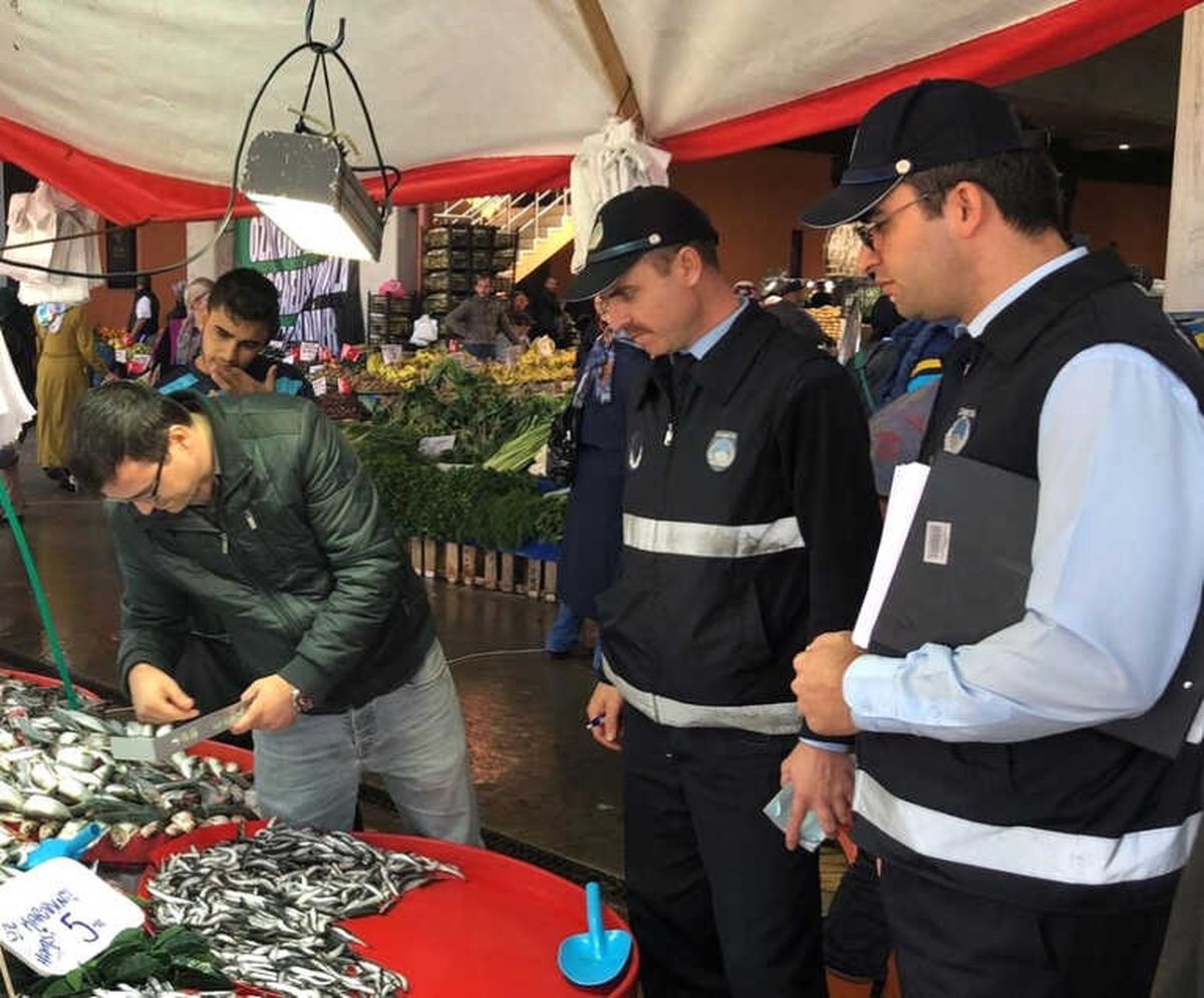 İzmit\'te Denetimler Yapıldı, Sokaklar Temizlendi