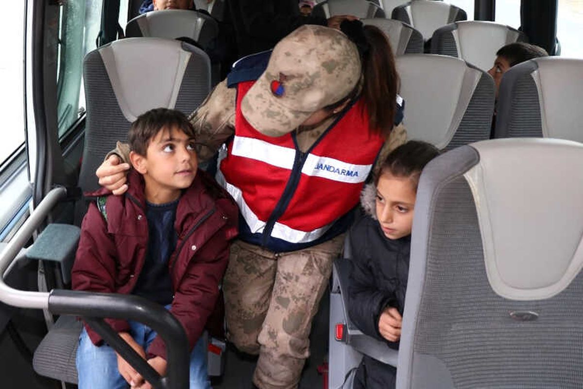 Jandarma Ekipleri, Öğrenci Servislerini Denetledi