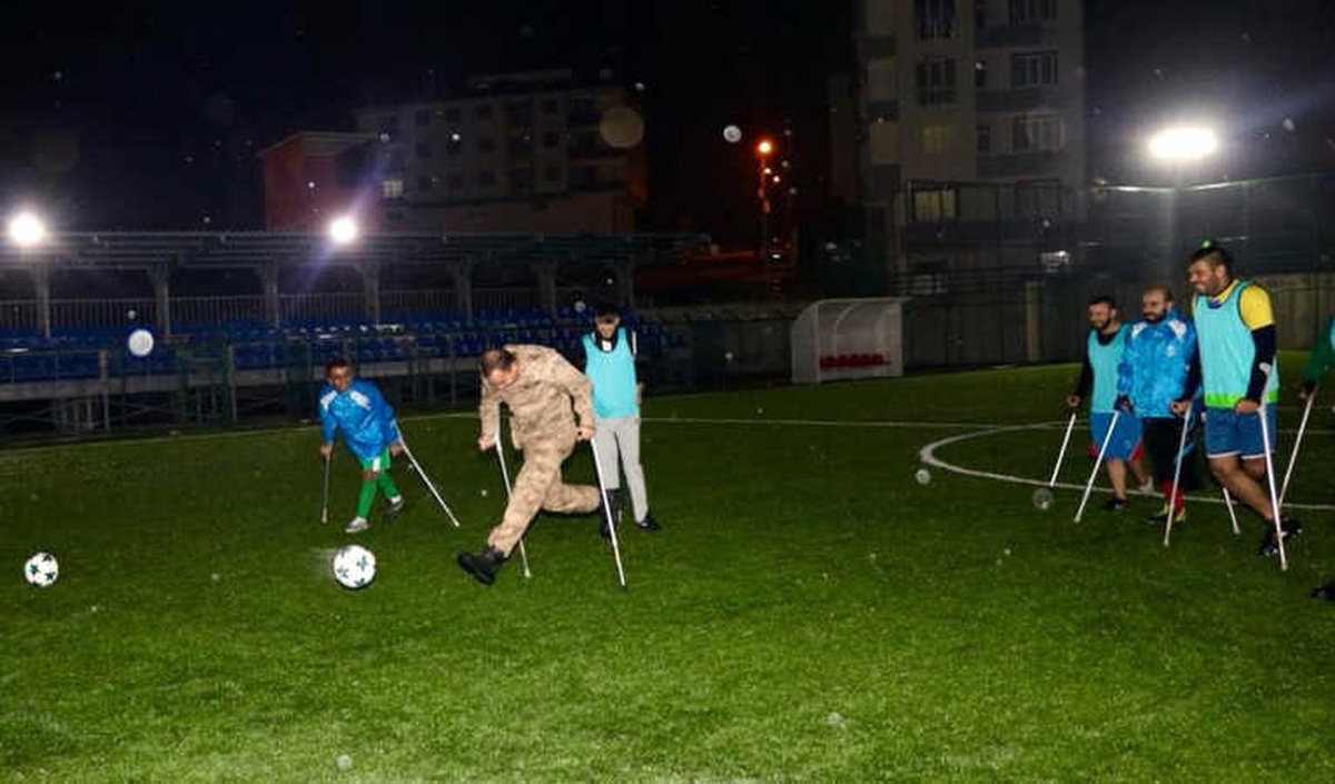 Jandarmadan Ampute Futbol Takımına Moral Ziyareti