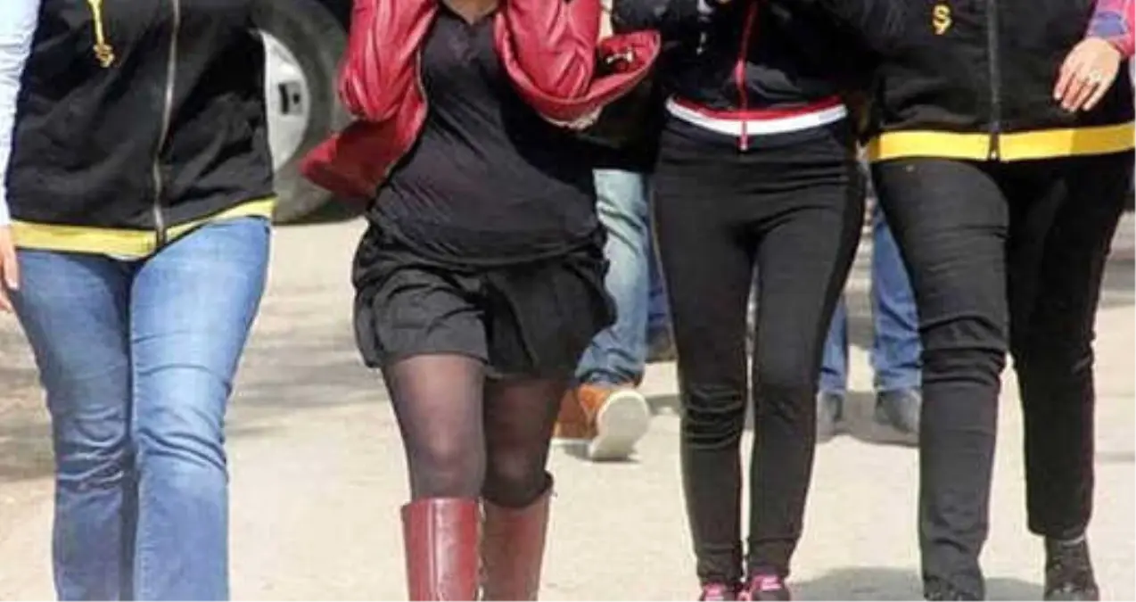 Kadın Polis, Kadın Meslektaşlarına ve Ablasına Fuhuş Yaptırdı