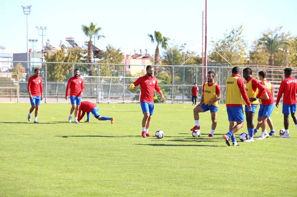 Kepez Belediyespor Liderliğini Koruyor