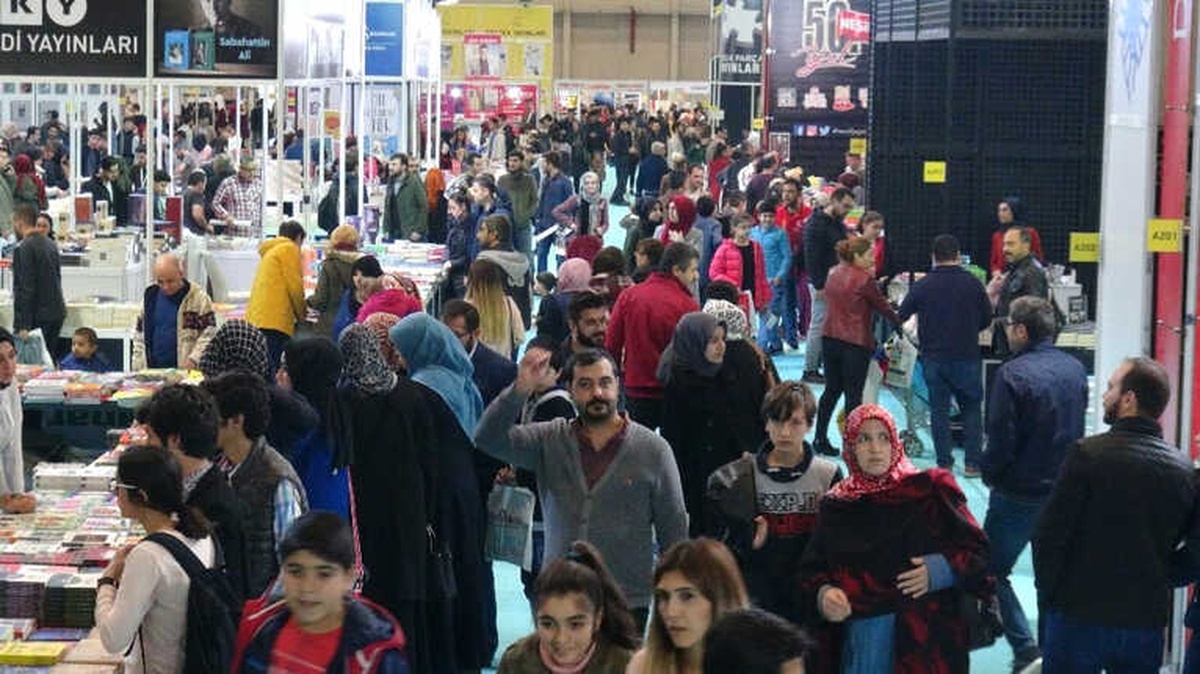 Kitap Fuarında Ziyaretçi Sayısı 200 Bine Ulaştı