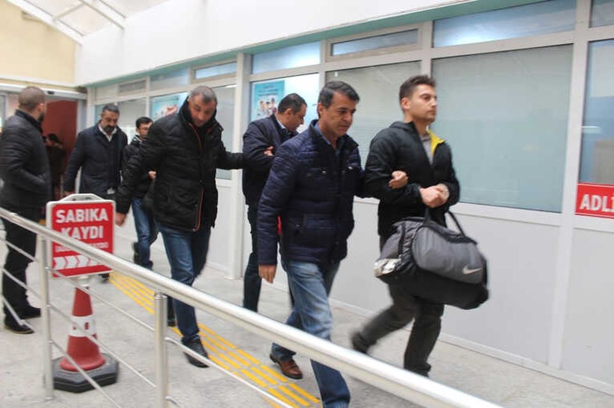 Kocaeli\'de Fetö Şüphelisi Teğmen ve Astsubay Tutuklandı