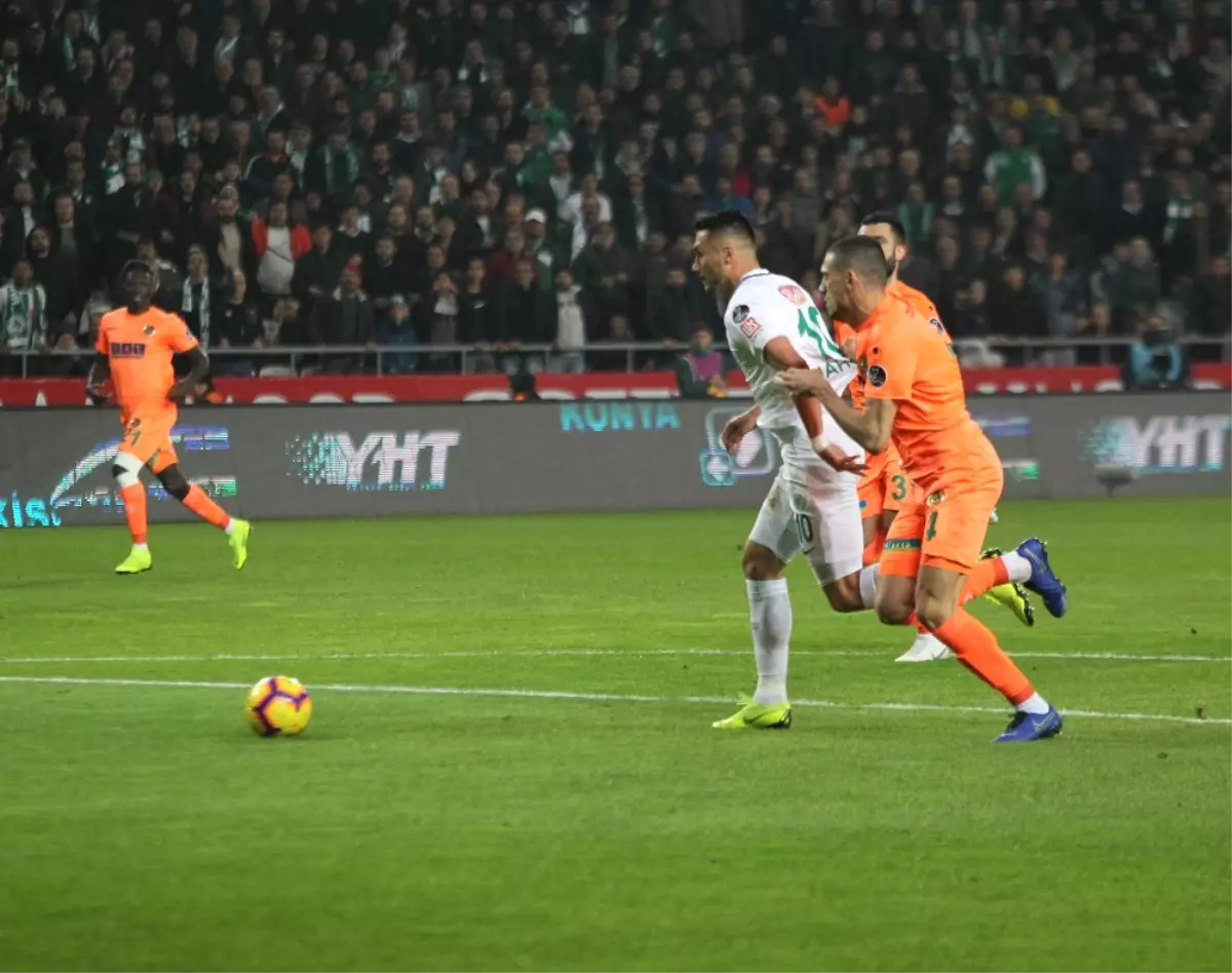 Konyaspor Alanyaspor\'u Rahat Geçti