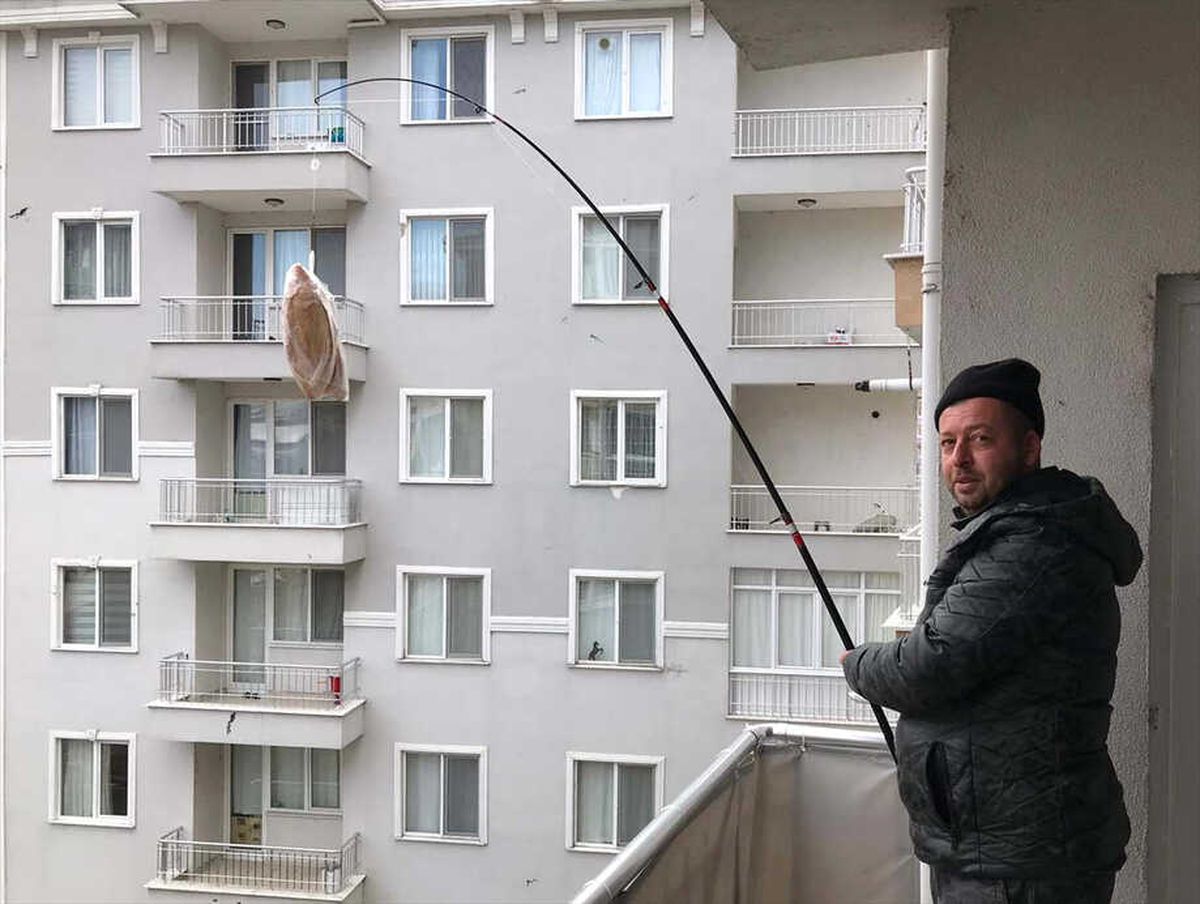 Mahsur Kaldığı Apartmanda Oltayı "İyilik" İçin Çekti