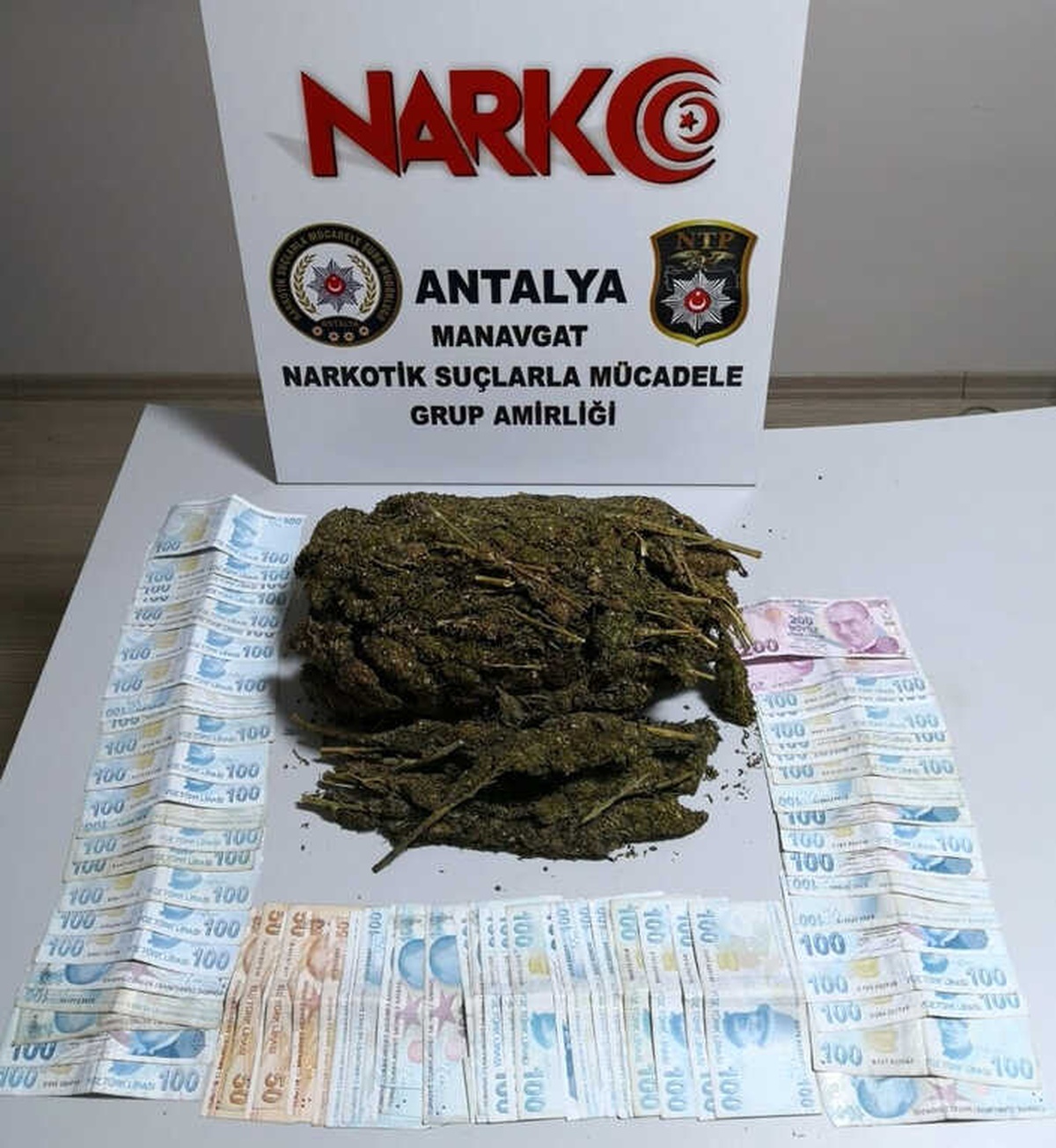 Manavgat\'ta 2 Kilo 112 Gram Esrar Ele Geçirdi