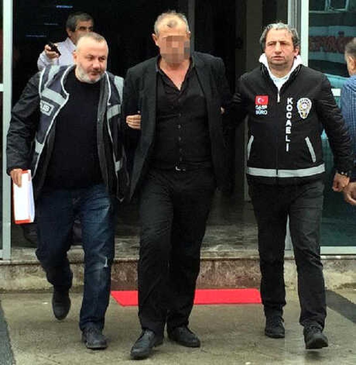 Müzisyen Arkadaşını Bacağından Vurdu, Ahırda Yakalandı