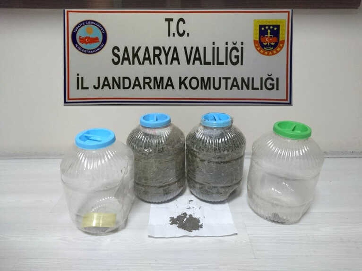 Narkotik Köpeği Rüzgar Zulalanmış Uyuşturucuları Buldu; 3 Gözaltı