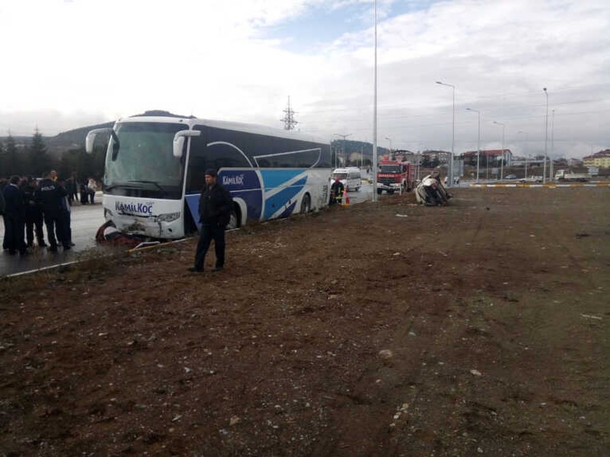 Otobüsün Altında Can Verdi