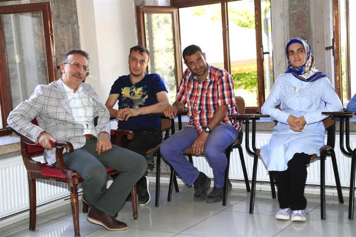 Özel İnsanlar Müzik Eğlence Programı Düzenliyor