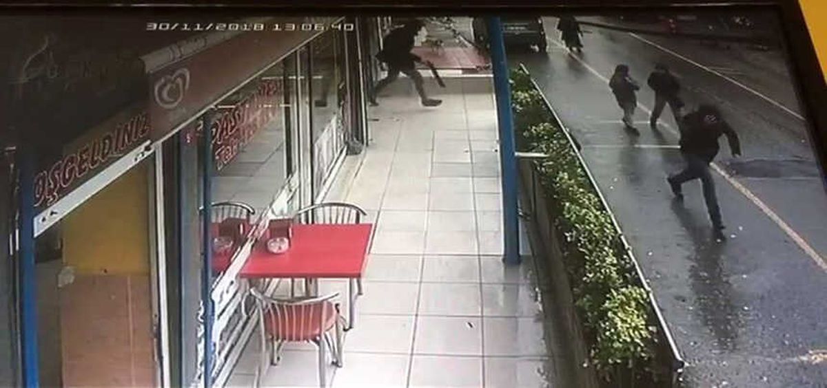 Pendik\'te Pompalı Tüfekle Kuyumcu Soygunu Kamerada