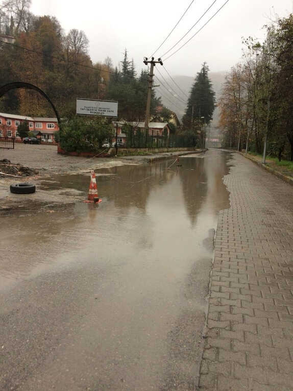 Sanayi Yolu Adeta Gölete Döndü