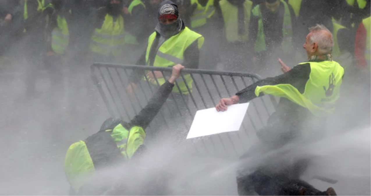 Belçika\'da \'Sarı Yelekliler\'in Protestolarına Polisten Sert Müdahale