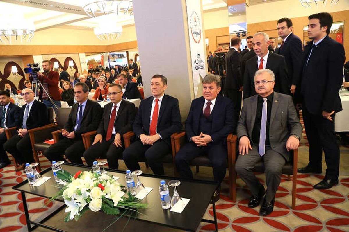 Selçuk, 81 İlin Milli Eğitim Müdürü ile Bir Araya Geldi