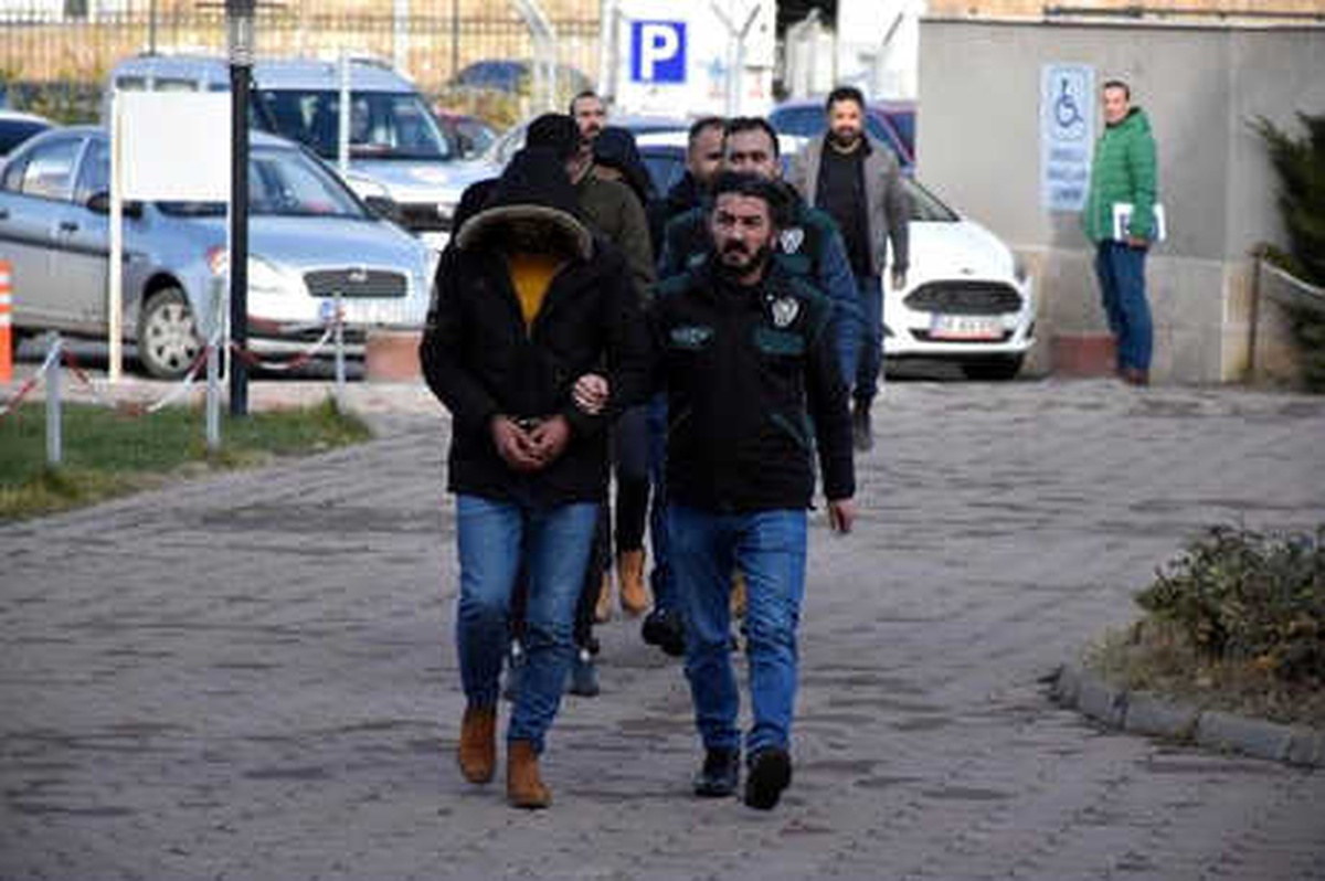 Sivas\'ta Uyuşturucu Operasyonunda 9 Gözaltı