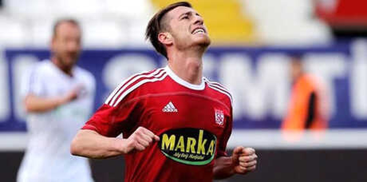 Sivasspor\'da Hakan Arslan\'a 2 Yıllık İmza