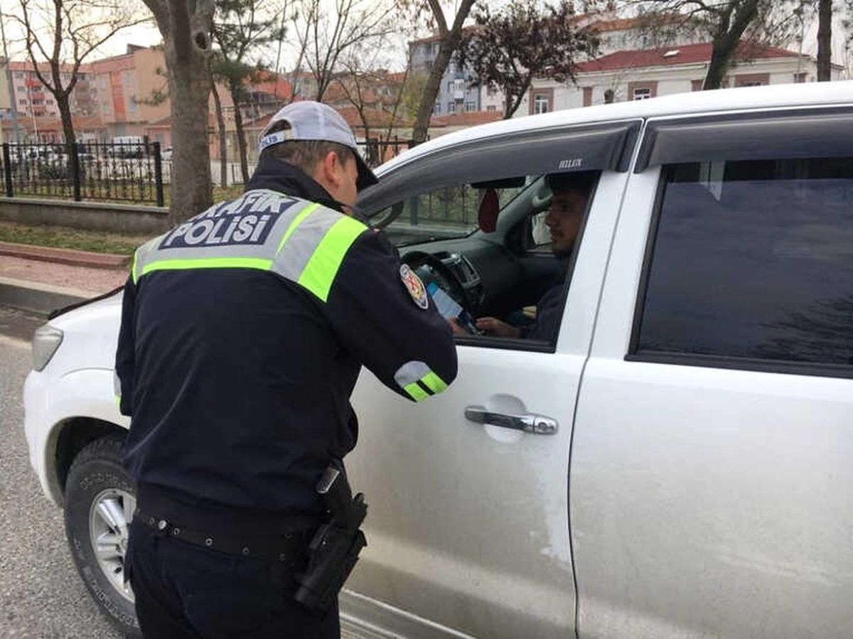 Sürücüler Dikkat: Zorunlu \'Kış Lastiği\' Uygulaması Yarın Başlıyor