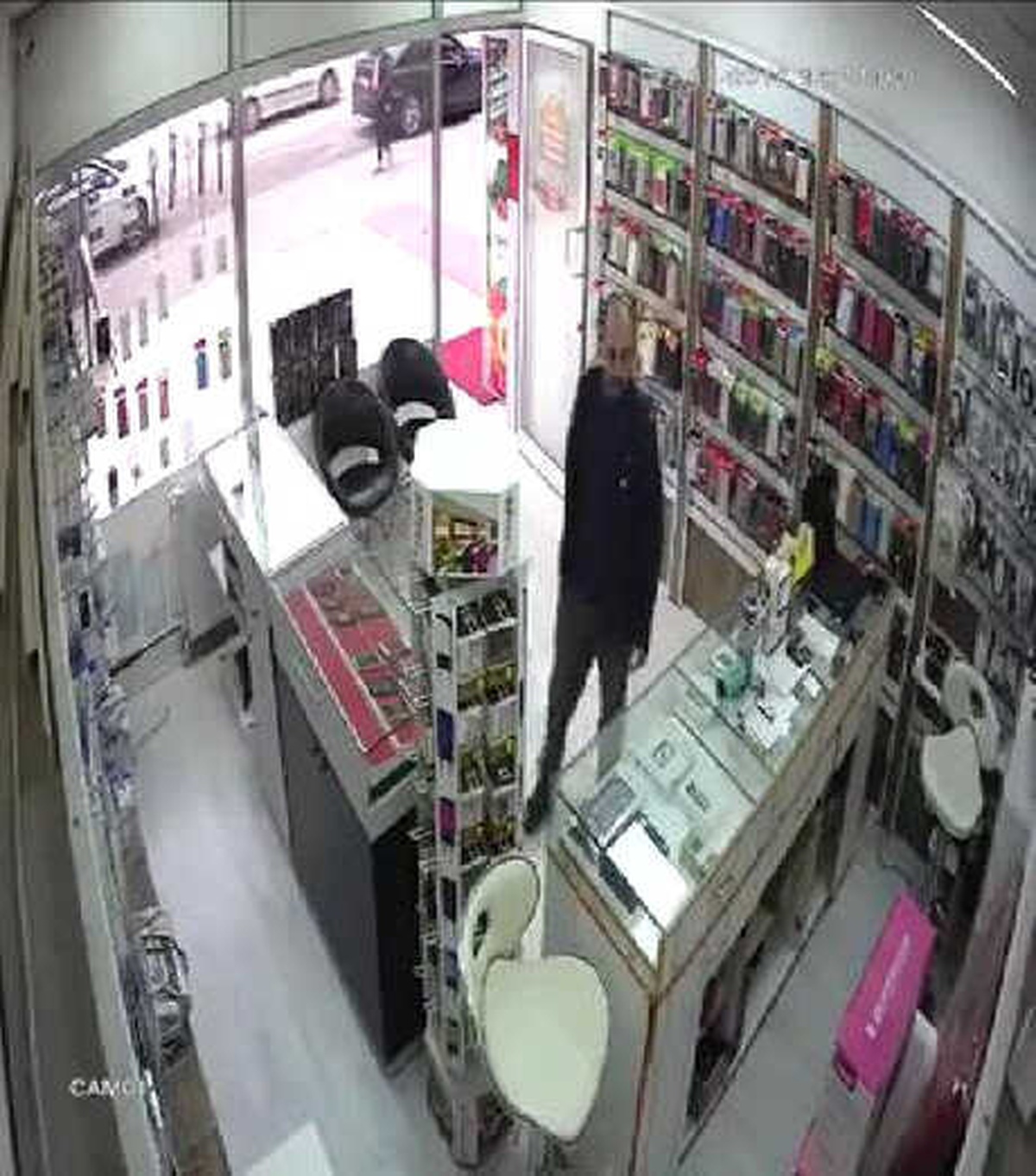 Tamire Bıraktığı Telefonunu Almaya Geldi, Telefon Çalıp Gitti