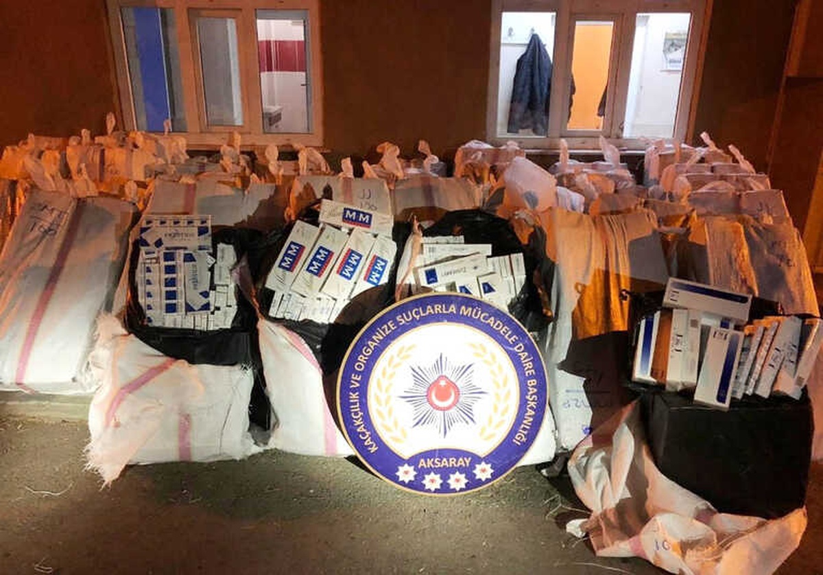 Tırında Kaçak Sigara, İç Çamaşırında Uyuşturucu Ele Geçirildi