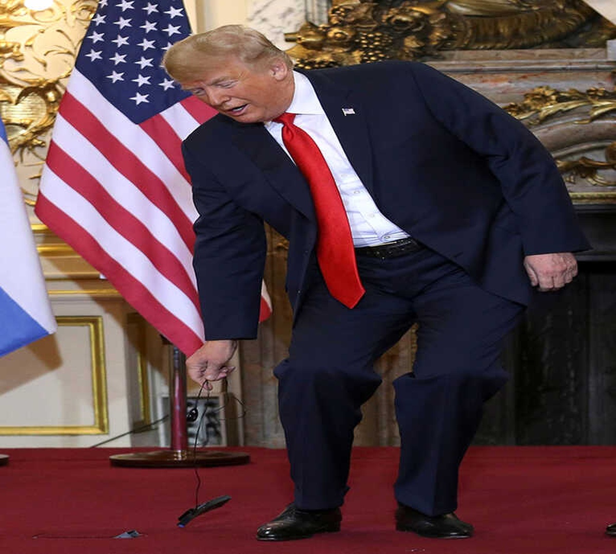 Trump, Tercümeyi Beğenmeyince Kulaklığını Yere Attı