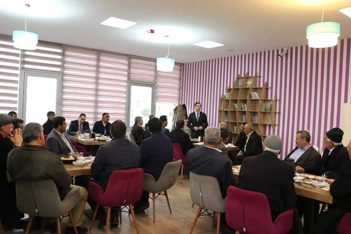 Tutak Kaymakamı Erat Mahalle ve Köy Muhtarlarıyla Buluştu