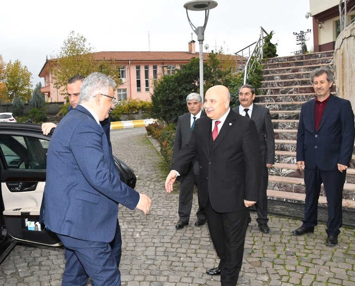 Vali Aykut Pekmez Rektör Gönüllü ile Bir Araya Geldi