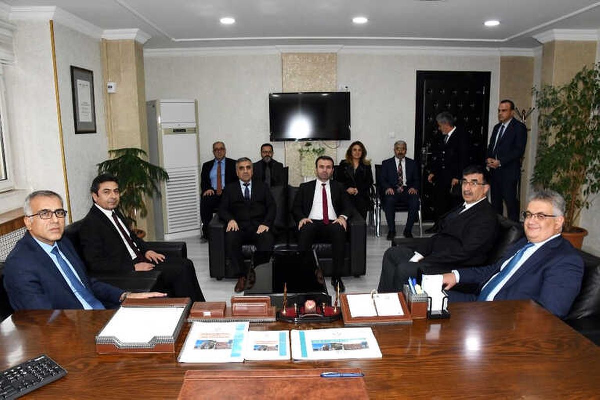 Vali Aykut Pekmez Sağlık Müdürü Erdoğan Öz ile Bir Araya Geldi