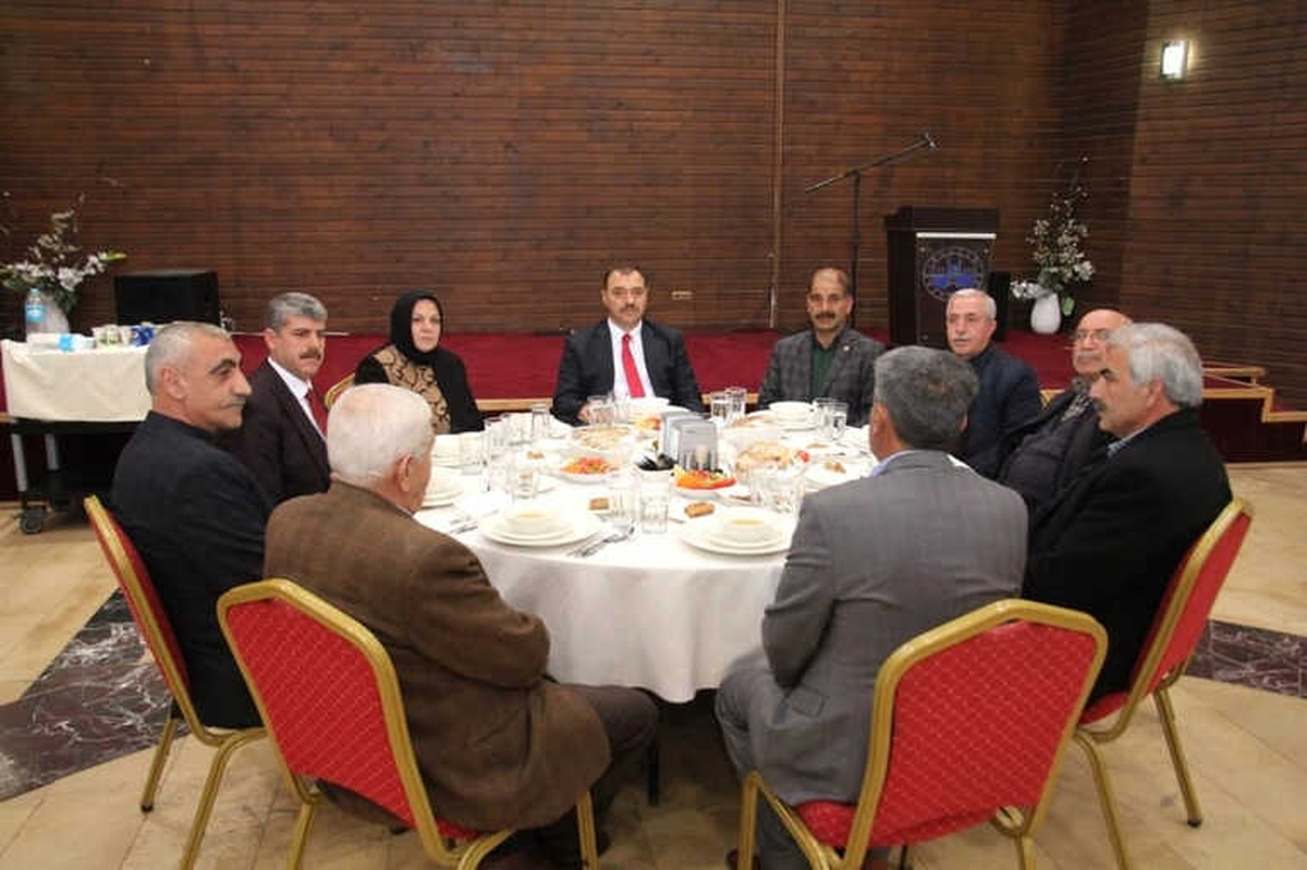 Vali Kaldırım, Muhtarlarla Bir Araya Geldi