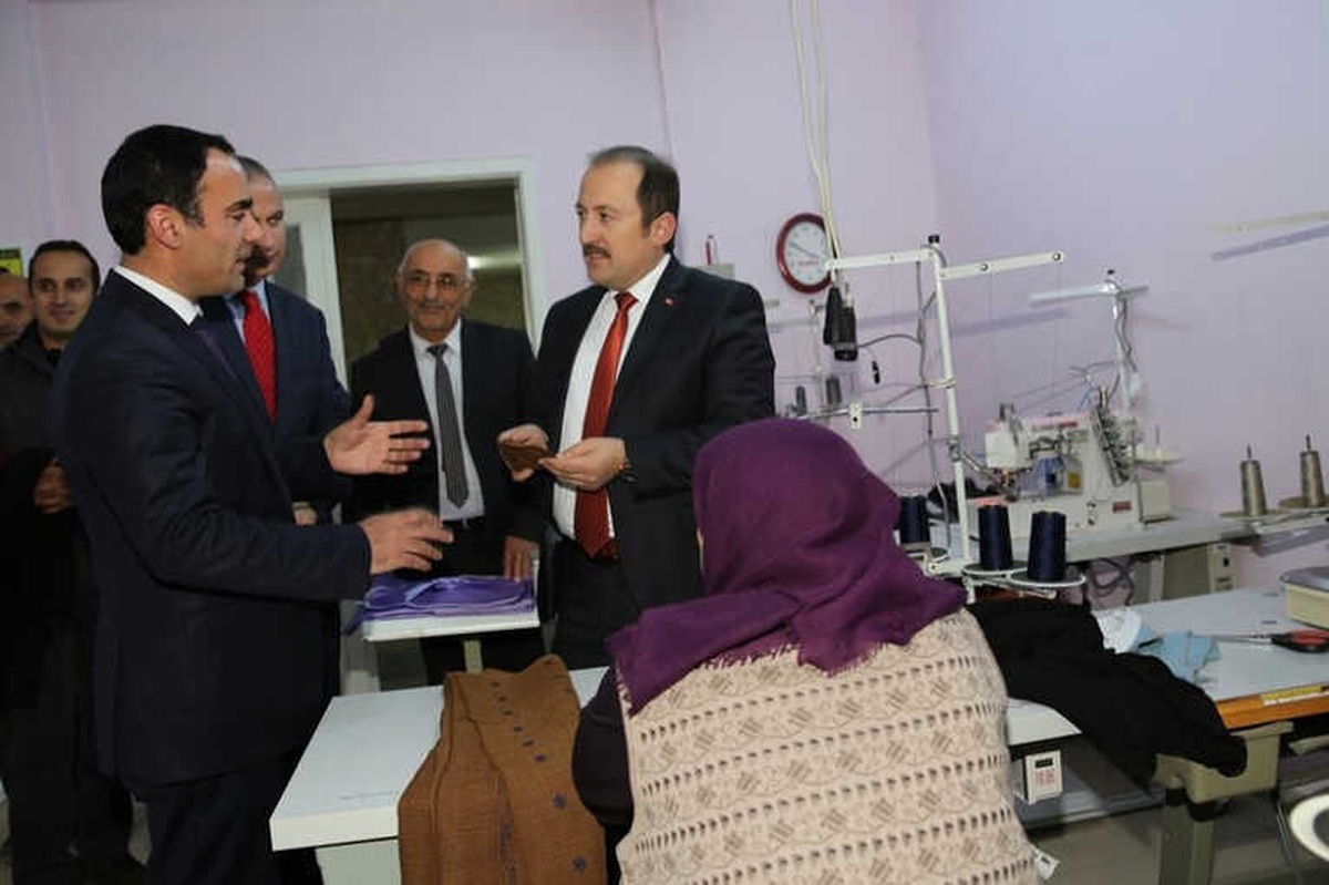 Vali Pehlivan, Halk Eğitim Merkez\'ini Ziyaret Etti